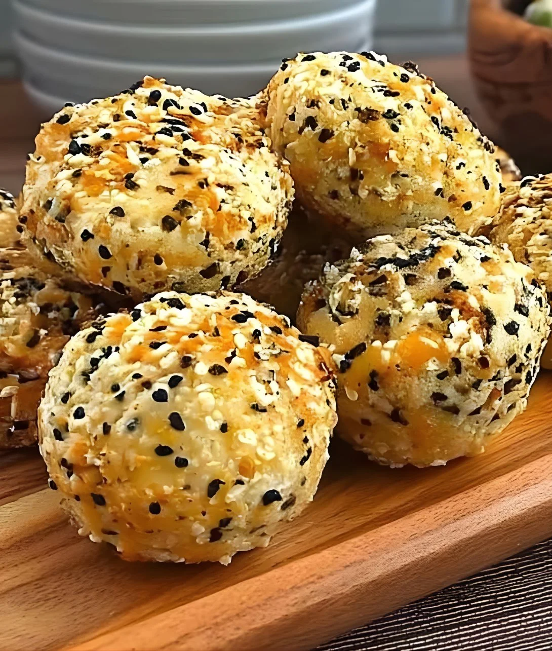 Delicious high-protein bagel bites, a perfect snack option.