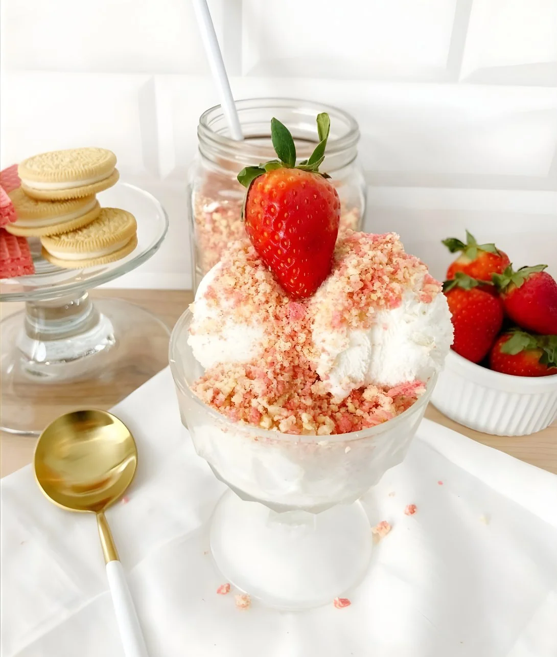 No bake strawberry crunch topping for desserts