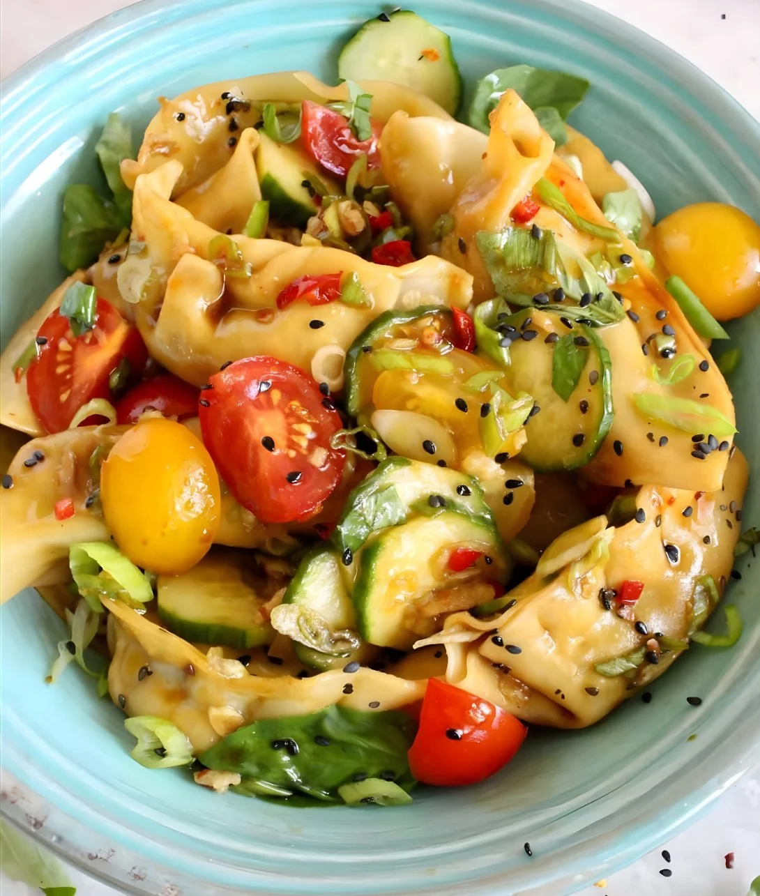 Delicious potsticker salad with fresh vegetables and dumplings