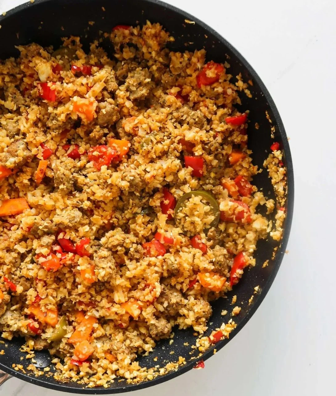 20-Minute spicy cauliflower rice dish with ground turkey in a serving bowl