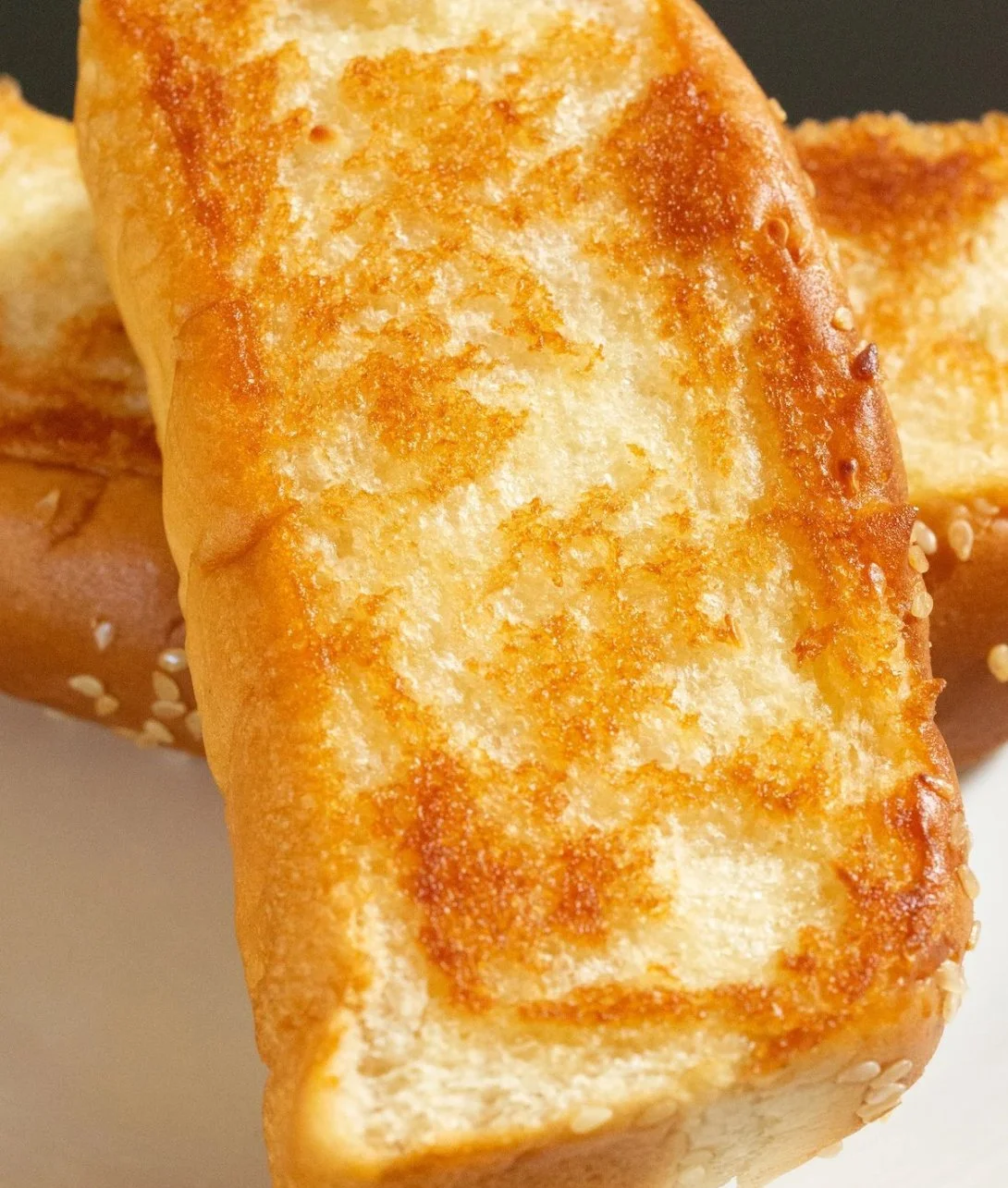 Freshly baked Raising Cane's Bread served with chicken meal